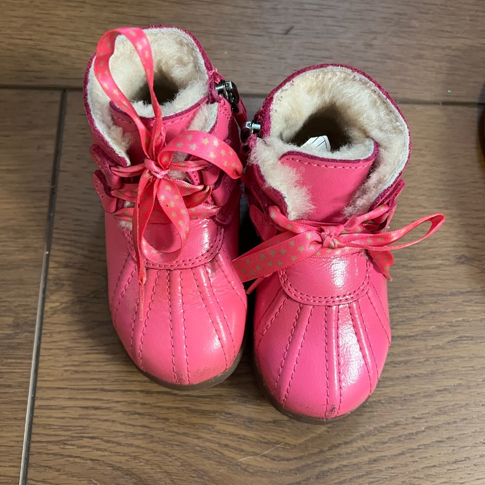 UGG RAIN BOOTS